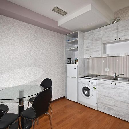 Armenak Apartment No 8, Abovyan Street Jerevan Exteriör bild
