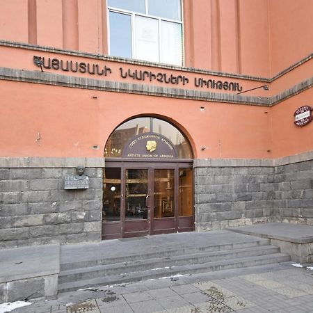 Armenak Apartment No 8, Abovyan Street Jerevan Exteriör bild
