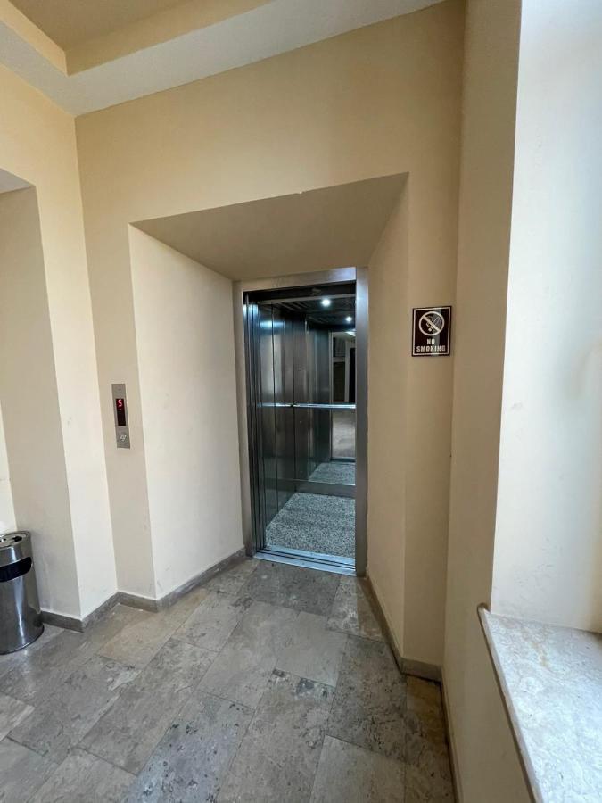 Armenak Apartment No 8, Abovyan Street Jerevan Exteriör bild