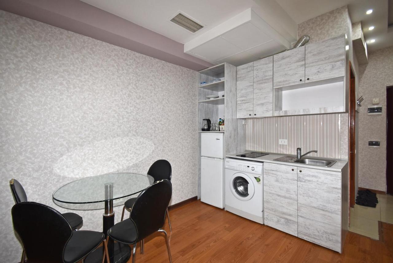 Armenak Apartment No 8, Abovyan Street Jerevan Exteriör bild