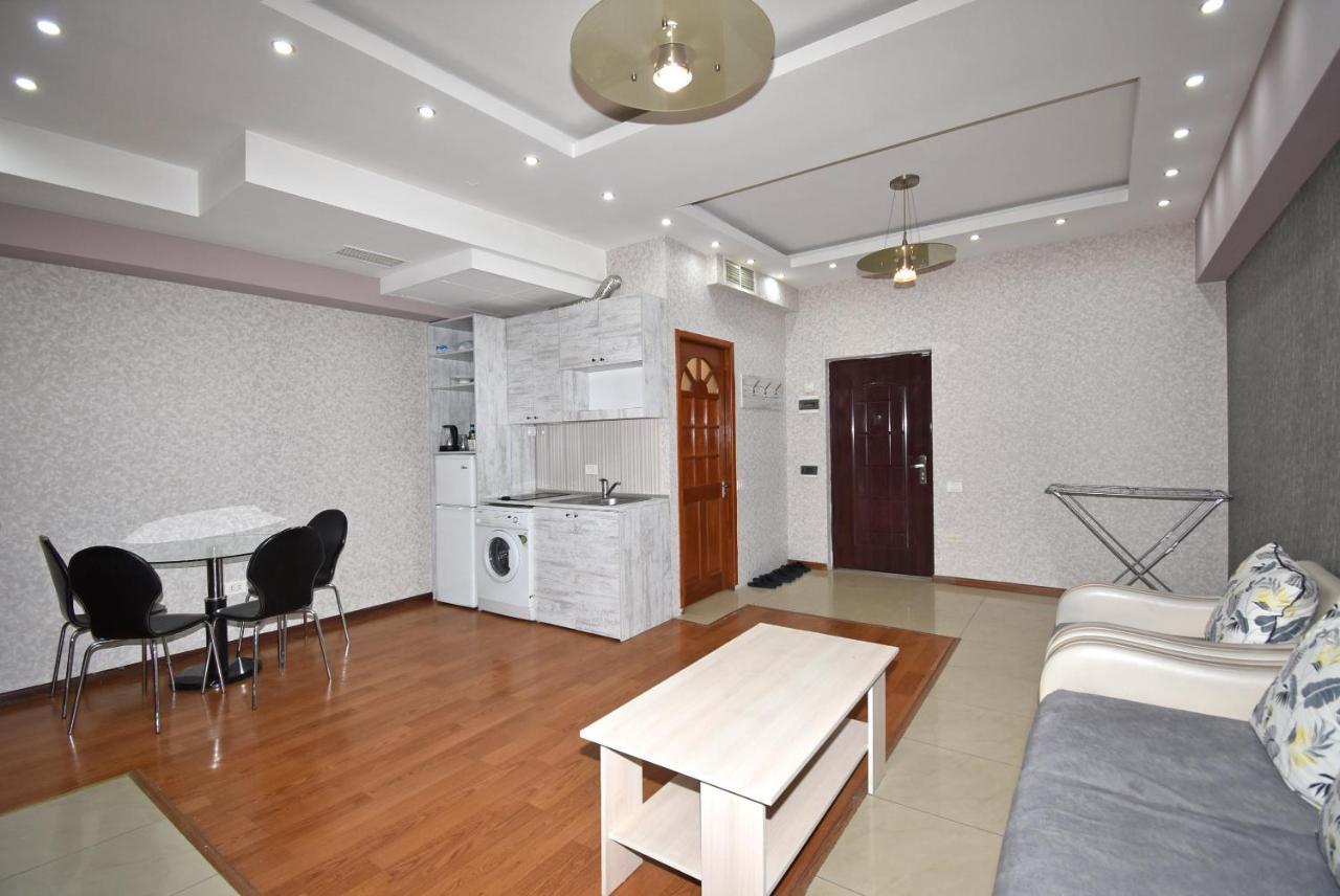 Armenak Apartment No 8, Abovyan Street Jerevan Exteriör bild