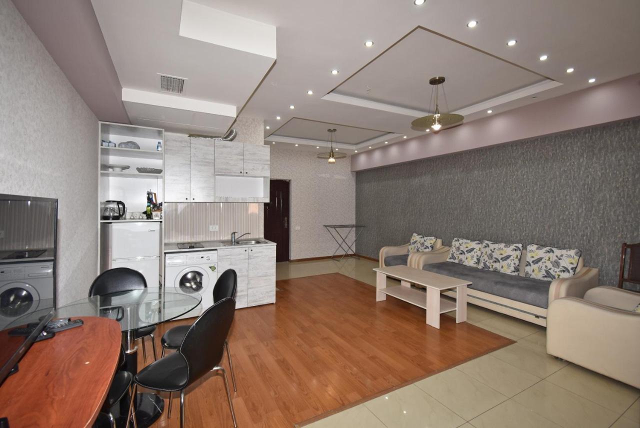 Armenak Apartment No 8, Abovyan Street Jerevan Exteriör bild