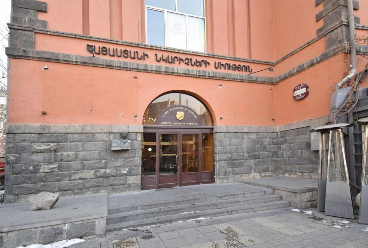 Armenak Apartment No 8, Abovyan Street Jerevan Exteriör bild